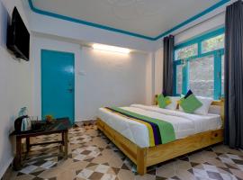 Treebo Trend Kasar Inn With Mountain View，位于阿尔莫拉的酒店