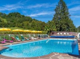 Oh! Campings - Camping Paradis A l'ombre des tilleuls，位于Peyrouse的酒店