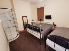 Old Trafford City Centre Events 4 Bedrooms 6 rooms sleeps 3 - 8，位于曼彻斯特的度假屋