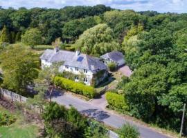 Seaside Spacious Cosy Cottage On The Edge Of The New Forest，位于利明顿的酒店