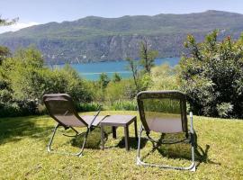 Meublé avec jardin au bord lac du Bourget，位于Brison-Saint-Innocent的公寓