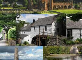 Abbey Green, New Abbey, Dumfries and Galloway，位于邓弗里斯凯尔勒孚热克城堡附近的酒店