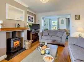 Tors View - Luxury Westward Ho Holiday Cottage - Pet and Child Friendly - Near Beach Pubs Shops Coastal Walks Sleeps 1-8 plus babies Free Parking WiFi Towels