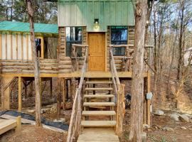 Treehouse #1，位于Trenton的酒店