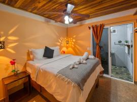 Jungles Edge Hotel, Jiu Jitsu, Muay Thai Retreat Center，位于诺萨拉的酒店