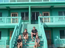 Hostel Casa Verde, Tela Atlantida.，位于特拉的酒店