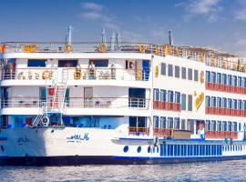 Nile Cruise 3 nights From Aswan to Luxor Every Friday, Monday and Wednesday with tours，位于Jazīrat al ‘Awwāmīyah的船屋