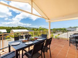 74A Sergeant Baker Drive comfortable duplex with beautiful distant water views，位于科莱特的酒店