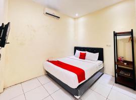 RedDoorz near Alun Alun Sidoarjo，位于诗都阿佐的酒店
