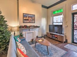 Cincinnati Retreat with Patio and Grill!，位于辛辛那提的酒店