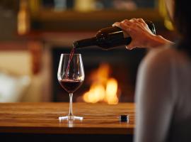 Seventh Wines Villas, Bar & Bistro，位于Ballandean的酒店
