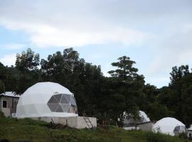 Tranquil Retreat Dome Glamping with Hotspring Dipping pool - Breathtaking View，位于Lubo的豪华帐篷