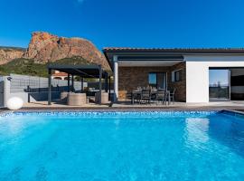Afa proche Ajaccio, magnifique villa avec piscine privée 8 personnes，位于Afa的别墅