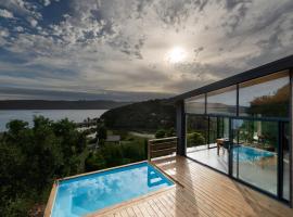 Knysna Lagoon Views in Style with Solar Backup，位于克尼斯纳的酒店