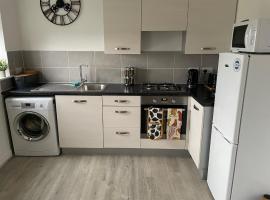 Charming 2-Bed Apartment in Didcot near Oxford，位于迪德科特的酒店