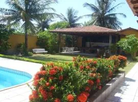 Casa na praia com piscina, churrasqueira e sinucão