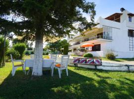 Solon and Teo Summer House in Avdira beach，位于Paralía Avdhíron的酒店