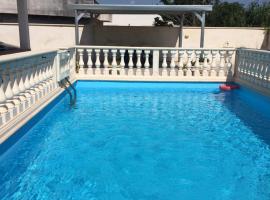 Villa with pool in Punta Prosciutto, 120 m², play area，位于普罗斯西托角的酒店