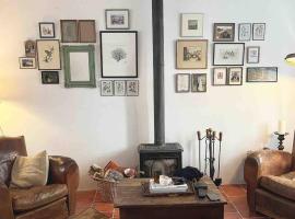 La Maison de Mama C: Charming french village home，位于Sainte-Colombe-sur-lʼHers的酒店