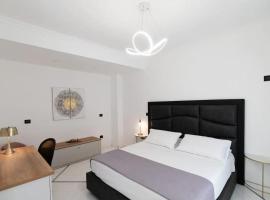 Apartments Hotel Real Suite Napoli Chiaia Mergellina，位于那不勒斯基艾亚的酒店