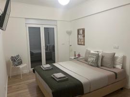 Modern Double Room with Private Balcony，位于蒙蒂茹的酒店