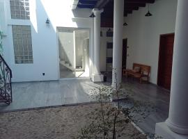 El Salto de Camela - Vera y Espín Hostal，位于乌鲁阿潘的酒店