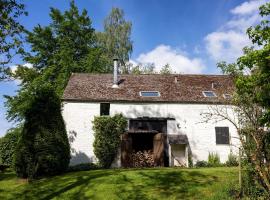 Tranquil 3-Bedroom Farmhouse，位于Mont Jumont的酒店