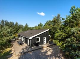 Cozy Home In Hals With Sauna，位于海尔斯的酒店