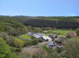 West Hollowcombe Farm Cottages - full site booking，位于达尔弗顿的度假屋