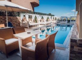 Cloud9 Hotel Shisha & Cocktail Bar - Adults Only，位于玛利亚的酒店