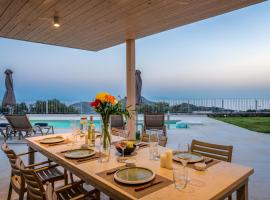 Aloni Villa with 180° SeaView, Private Pool & BBQ, 2km from Beach，位于普拉基亚斯的带停车场的酒店