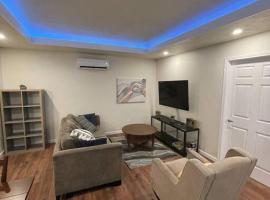 Brand New 2BR CUTE Blue LED in North Fresno，位于弗雷斯诺的公寓