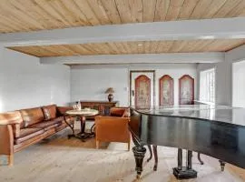 Beautiful Home In Hjer With Sauna, 8 Bedrooms And Wifi