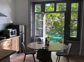 Résidence Harmonie Appartement N 3 Meublé Avec Petit Déjeuner，位于内里莱班Casino de Néris-les-Bains附近的酒店