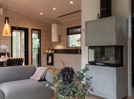 Hirsihuvila Villa Letto, pihasauna & ulkoporeamme，位于卡拉约基的酒店