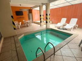 Hotel Thermas da Mantiqueira - Poços de Caldas - De frente para a Praça Central e Relógio Floral，位于波苏斯-迪卡尔达斯的酒店