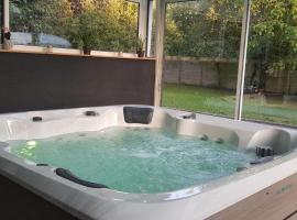 Maison paisible Rennes sud avec jaccuzzi sur réservation，位于Noyal-Châtillon-sur-Seich的酒店