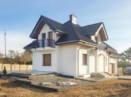 Awesome Home In Dobra Krapkowice With Wifi，位于Dobra的度假屋