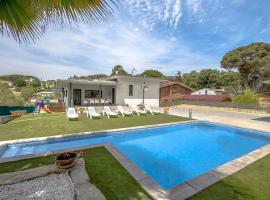 Catalunya Casas Modern Marvel,15 min to Costa Brava beaches!，位于Sils的度假屋