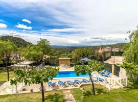 Catalunya Casas Divine and Delightful in Barcelona countryside Pool, Tennis, Billiards and More 50 km's to Barca!，位于Rellinars的别墅