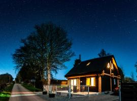 Rowanlea Lodge With Hot Tub，位于Marykirk的度假短租房