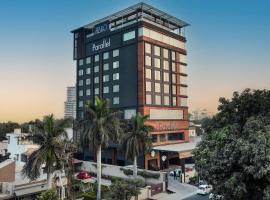 Parallel Hotel Udaipur - A Stylish Urban Oasis，位于乌代浦法塔赫萨加尔湖附近的酒店