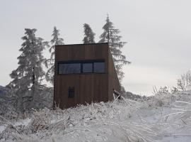 Domek na wzgórzu，位于RosciszówWielka Sowa Ski Lift附近的酒店
