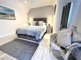 Anchor Cottage - beautiful two bedroom cottage in the heart of Holt，位于霍尔特的酒店