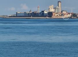 Rijksmonument Havenzicht, met zeezicht, ligging direct aan zee en centrum，位于弗利辛恩的度假屋