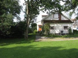 Vesteby Hus - a peaceful stay in the countryside!，位于Grästorp的别墅