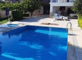 4 yatak odalı Harika müstakil villa