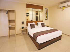 Super OYO Townhouse OAK Hotel Fiducia Serpong，位于塞尔蓬的酒店