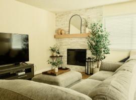 Cozy Family Home - 20 Mins from Disneyland，位于普拉森的酒店