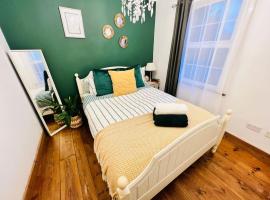 Cosy Cottage in Central Reading Free Parking & Fast Wifi，位于雷丁的酒店